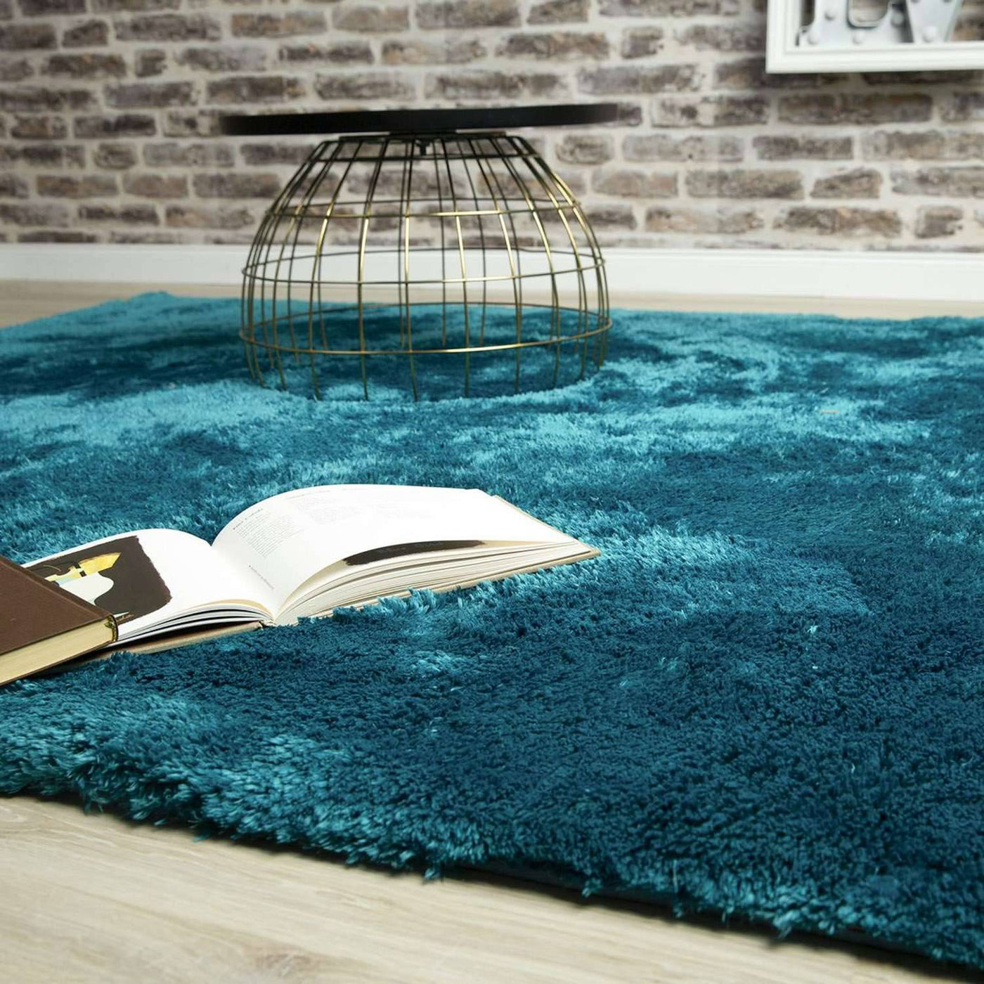 Teppich mit Buch darauf