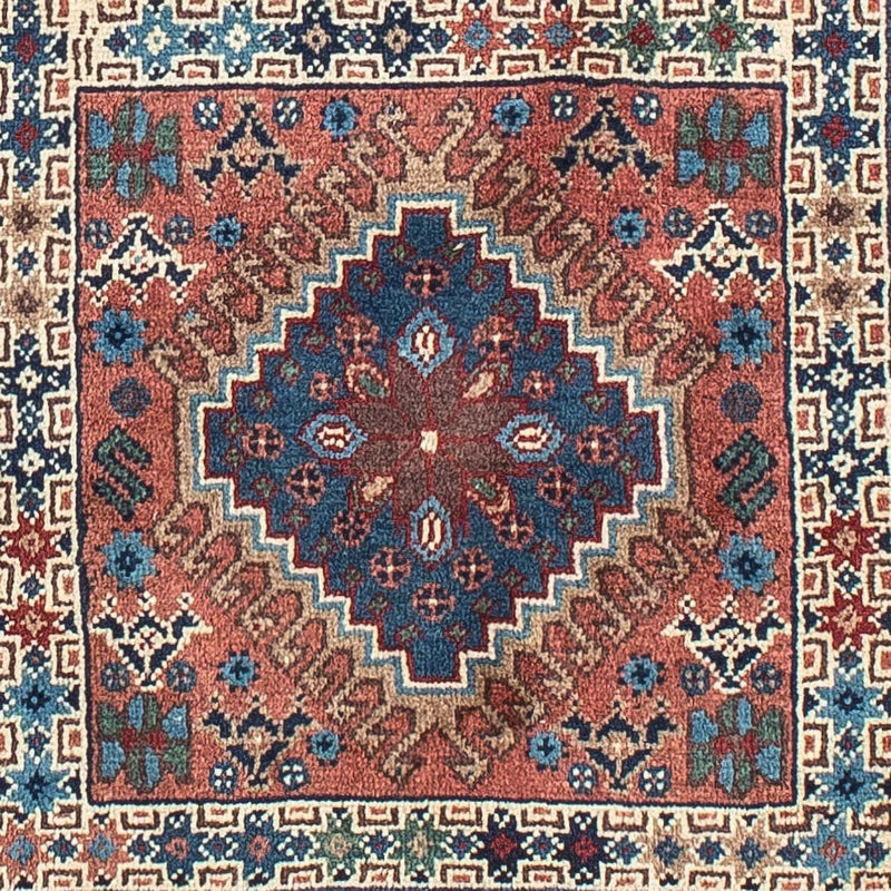 ヤラメ 絨毯 136x99cm - ペルシャ絨毯